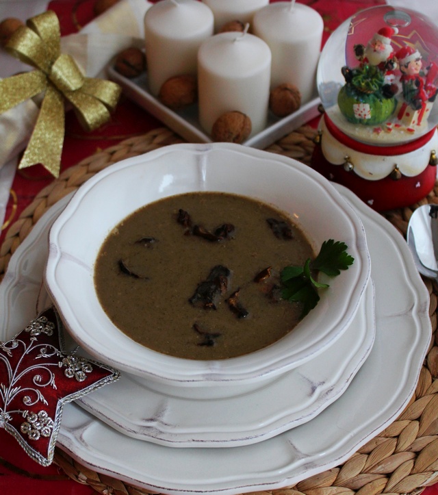 Zupa grzybowa – tradycyjna potrawa wigilijna